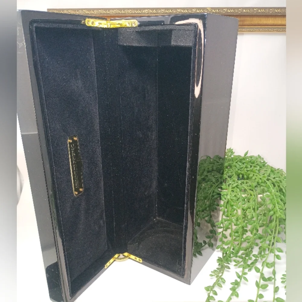 Black Gloss Ace Of Spade Decorative Box with Gold Ace Of Spade Emblem